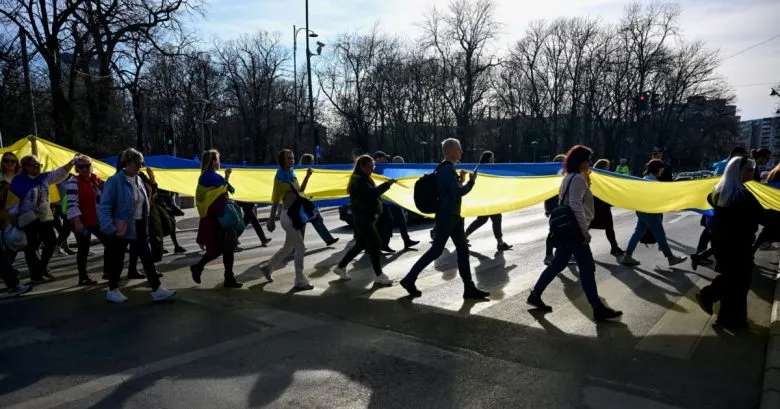 Оптимізм українців щодо майбутнього країни знизився, але залишається високим