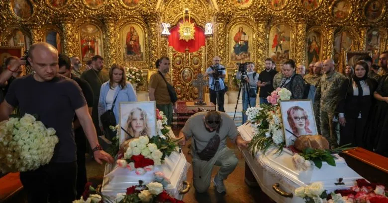 У Києві прощалися з сестрами Яковлєвими, які загинули через російський удар