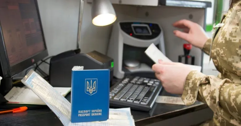 Скасування обмежень на перетин кордону для жінок вступило в силу