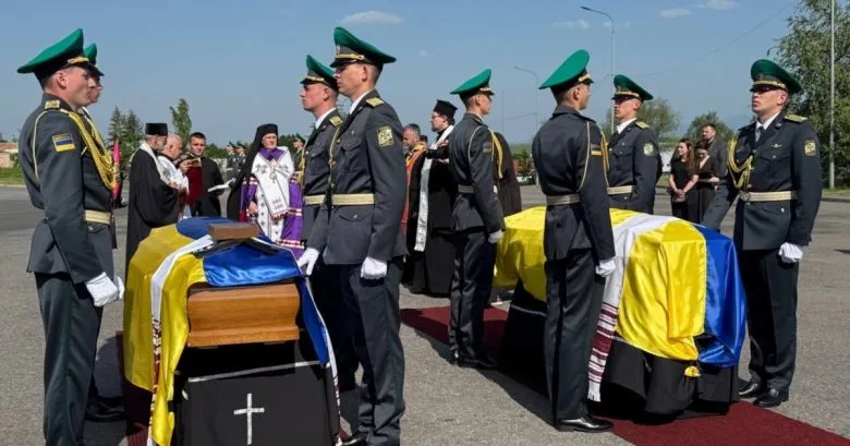 Останки Андрія Мельника та його дружини вшанували у Києві