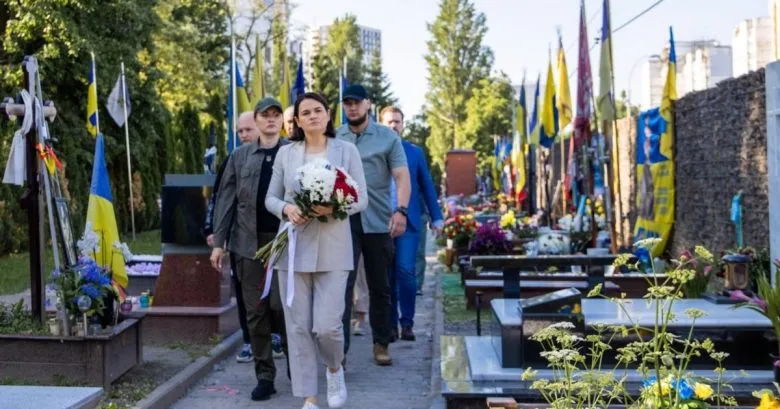 Тихановська вшанувала пам’ять білоруської доброволиці Зайцевої в Києві