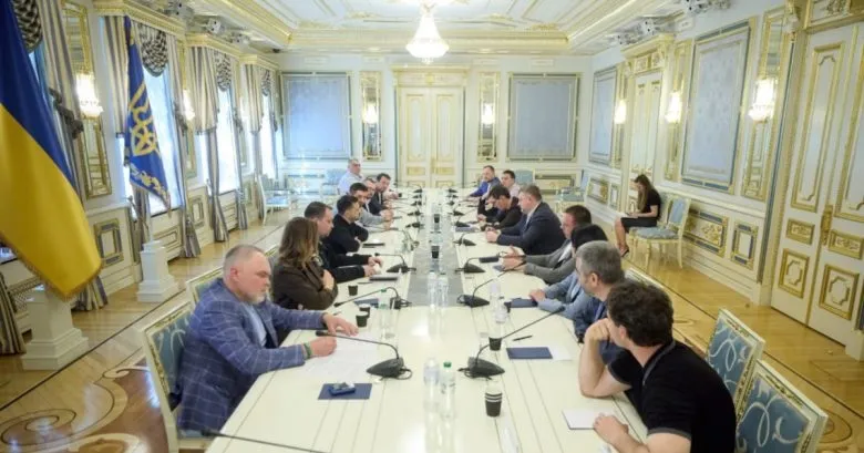 Зеленський обговорив ключові питання з фракцією «Слуга народу»