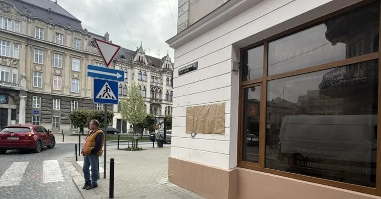У Львові викрали меморіальну таблицю Джохара Дудаєва