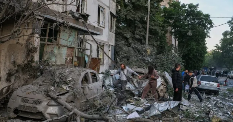 Двоє енергетиків постраждали через російську атаку на Київ